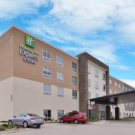 Holiday Inn Express & Suites - Marshalltown By Ihg Eksteriør bilde